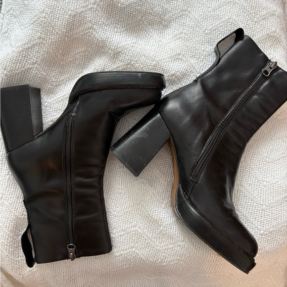 L'INTERVALLE Genuine Leather Black Heeled Boots - Picture 3 of 7